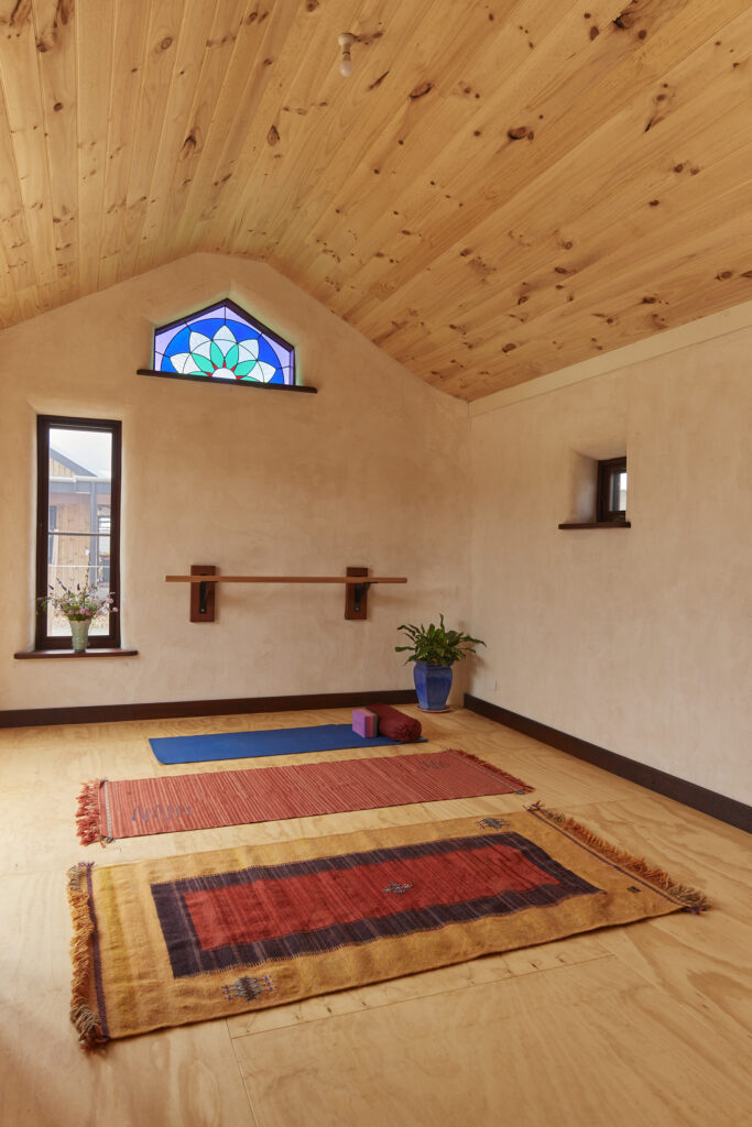 What makes an Ecovillage sustainable home? 3 30 20221014 ECOVILLAGE Assorted Homes