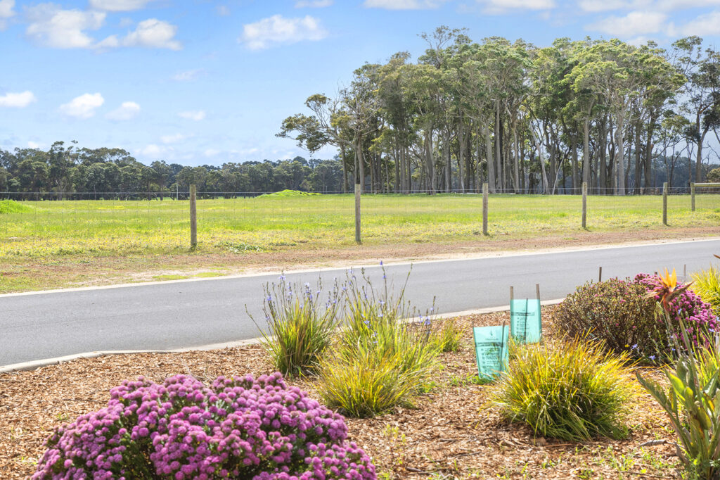 Small Footprint...Big Life - UNDER OFFER 3 32 Kulbardi Way 2 1